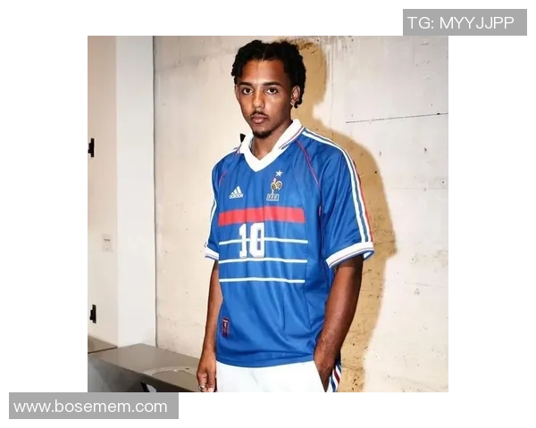 足球明星冬季时尚穿搭揭秘让你了解他们的保暖与风格选择 足球明星冬季时尚穿搭揭秘让你了解他们的保暖与风格选择