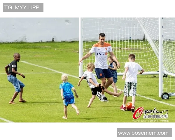 足球明星温情瞬间拒绝采访将时间留给小孩展现真挚关怀 足球明星温情瞬间拒绝采访将时间留给小孩展现真挚关怀