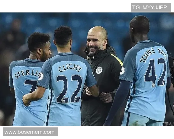 足球明星曼城背影展现荣耀与奋斗的旅程与梦想 足球明星曼城背影展现荣耀与奋斗的旅程与梦想